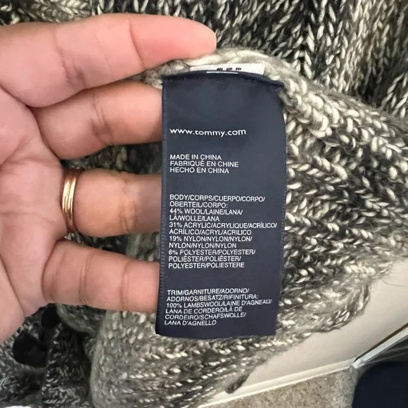 Tommy Hilfiger women's Wool Blend toggle closures Cardigan
Oversized - Picture 4 of 4